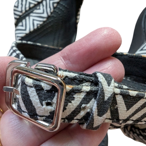 Crocs Leigh II Cross-strap Ankle Wedges Sandal Zebra Black White Rare Women 10 - Picture 11 of 15